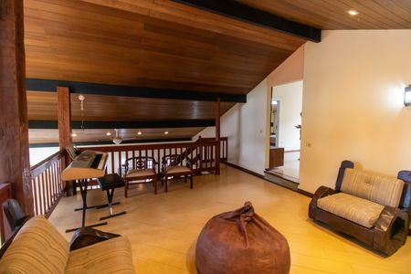 Casa à venda com 300m², 5 quartos e 2 vagas Casa à venda com 300m², 5 quartos e 2 vagasMezanino