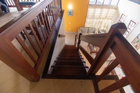 Casa à venda com 300m², 5 quartos e 2 vagas Casa à venda com 300m², 5 quartos e 2 vagasEscada