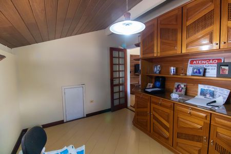 Casa à venda com 300m², 5 quartos e 2 vagas Casa à venda com 300m², 5 quartos e 2 vagasQuarto 3