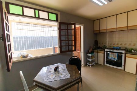 Casa à venda com 300m², 5 quartos e 2 vagas Casa à venda com 300m², 5 quartos e 2 vagasCozinha