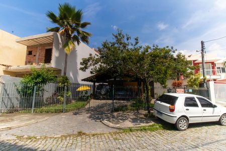 Casa à venda com 300m², 5 quartos e 2 vagas Casa à venda com 300m², 5 quartos e 2 vagasFachada