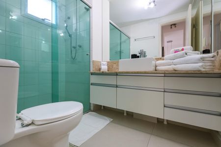 Apartamento à venda com 70m², 2 quartos e 2 vagas Apartamento à venda com 70m², 2 quartos e 2 vagasBanheiro