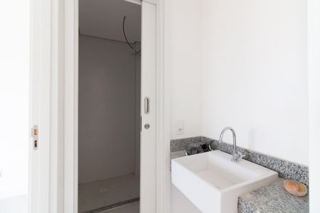 Banheiro de apartamento para alugar com 1 quarto, 33m² em Butantã, São Paulo