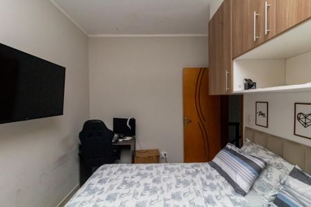 Quarto 1 de casa para alugar com 2 quartos, 75m² em Parque Guarani, São Paulo