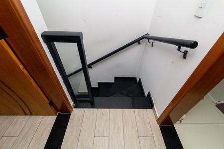 Casa para alugar com 72m², 2 quartos e 1 vagaEscada