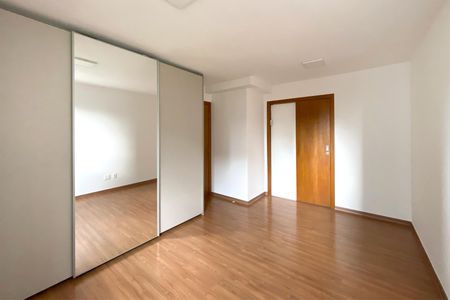 Apartamento à venda com 136m², 4 quartos e 3 vagas Apartamento à venda com 136m², 4 quartos e 3 vagasSuite 1
