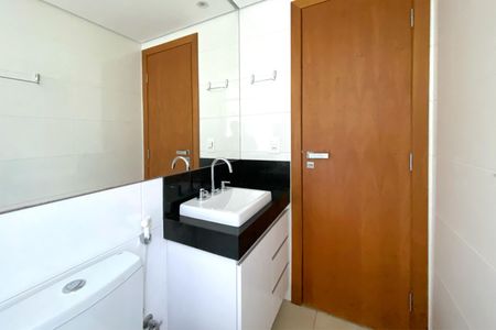 Apartamento à venda com 136m², 4 quartos e 3 vagas Apartamento à venda com 136m², 4 quartos e 3 vagasBanheiro da Suíte 2