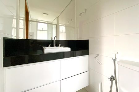 Apartamento à venda com 136m², 4 quartos e 3 vagas Apartamento à venda com 136m², 4 quartos e 3 vagasBanheiro da Suíte 1