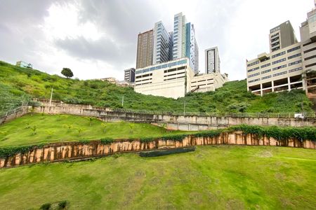 Apartamento à venda com 136m², 4 quartos e 3 vagas Apartamento à venda com 136m², 4 quartos e 3 vagasVista da Suite 2