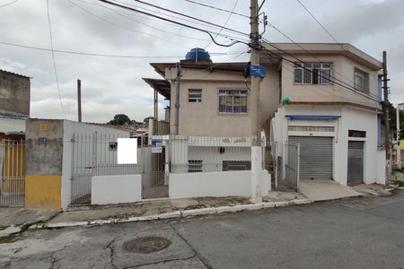 Casa para alugar com 60m², 2 quartos e sem vagaFachada + placa