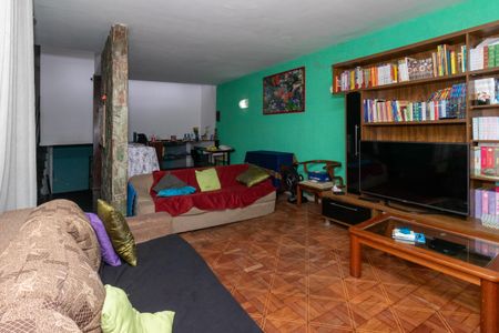 Casa à venda com 331m², 5 quartos e 4 vagasSala