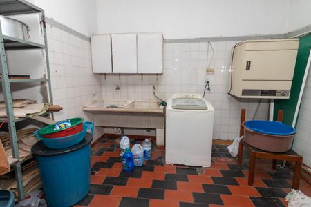 Casa à venda com 331m², 5 quartos e 4 vagasLavanderia