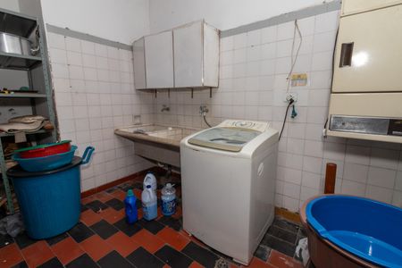 Casa à venda com 331m², 5 quartos e 4 vagasLavanderia