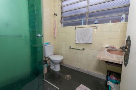 Casa à venda com 331m², 5 quartos e 4 vagasBanheiro 1