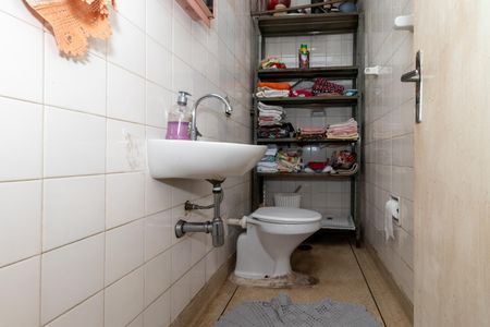 Casa à venda com 331m², 5 quartos e 4 vagasBanheiro de Serviço