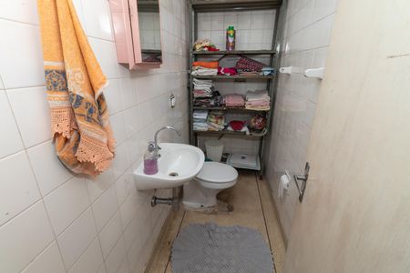 Casa à venda com 331m², 5 quartos e 4 vagasBanheiro de Serviço