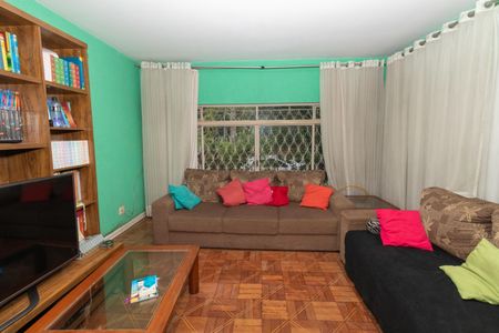 Casa à venda com 331m², 5 quartos e 4 vagasSala