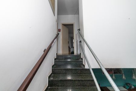 Casa à venda com 331m², 5 quartos e 4 vagasEscada de Acesso