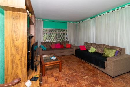 Casa à venda com 331m², 5 quartos e 4 vagasSala