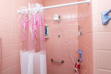 Casa à venda com 331m², 5 quartos e 4 vagasBanheiro 2