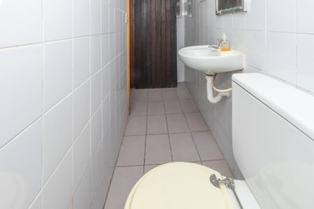 Casa à venda com 331m², 5 quartos e 4 vagasBanheiro do Subsolo