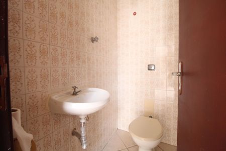 Casa à venda com 168m², 3 quartos e 2 vagasBanheiro da edícula