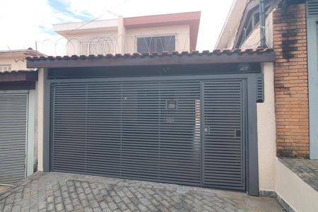 Casa à venda com 168m², 3 quartos e 2 vagasFachada