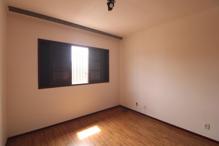 Casa à venda com 168m², 3 quartos e 2 vagasQuarto 2