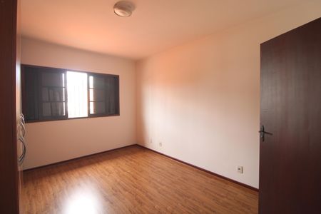 Casa à venda com 168m², 3 quartos e 2 vagasSuíte