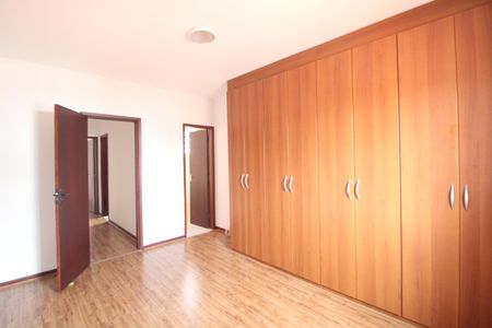 Casa à venda com 168m², 3 quartos e 2 vagasSuíte