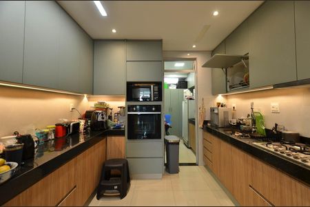 Apartamento à venda com 180m², 3 quartos e 2 vagasCozinha