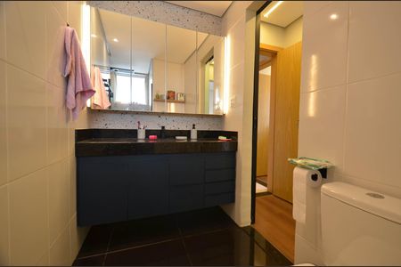 Apartamento à venda com 180m², 3 quartos e 2 vagasBanheiro Suíte 