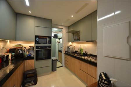 Apartamento à venda com 180m², 3 quartos e 2 vagasCozinha