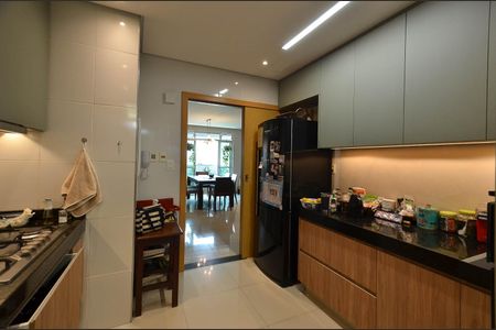 Apartamento à venda com 180m², 3 quartos e 2 vagasCozinha