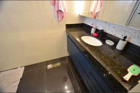 Apartamento à venda com 180m², 3 quartos e 2 vagasBanheiro Suíte 