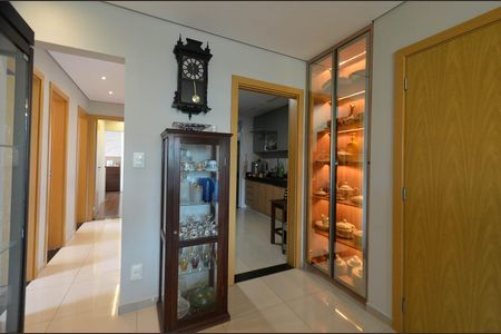 Apartamento à venda com 180m², 3 quartos e 2 vagasCorredor