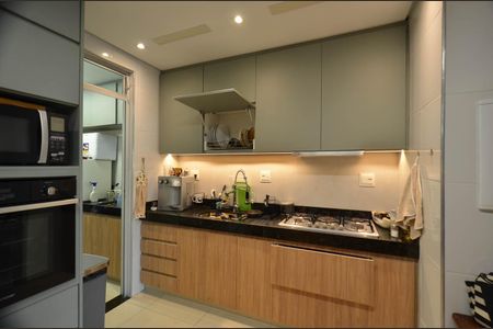 Apartamento à venda com 180m², 3 quartos e 2 vagasCozinha