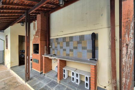 Casa para alugar com 180m², 3 quartos e 3 vagas Casa para alugar com 180m², 3 quartos e 3 vagasÁrea comum - Churrasqueira