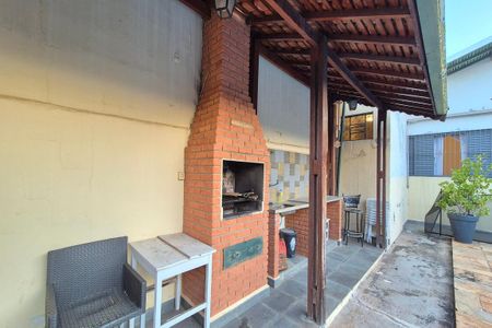 Casa para alugar com 180m², 3 quartos e 3 vagas Casa para alugar com 180m², 3 quartos e 3 vagasÁrea comum - Churrasqueira