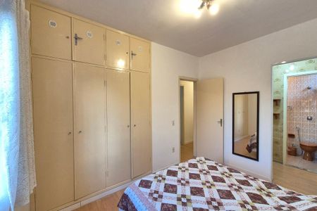 Casa para alugar com 180m², 3 quartos e 3 vagas Casa para alugar com 180m², 3 quartos e 3 vagasSuíte