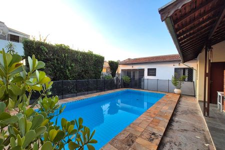 Casa para alugar com 180m², 3 quartos e 3 vagas Casa para alugar com 180m², 3 quartos e 3 vagasÁrea comum - Piscina
