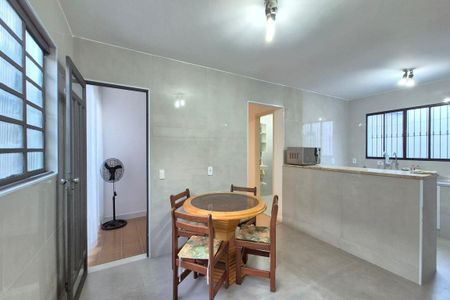 Casa para alugar com 180m², 3 quartos e 3 vagas Casa para alugar com 180m², 3 quartos e 3 vagasCopa
