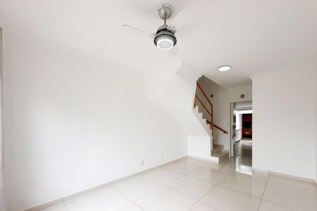 Sala de casa de condomínio para alugar com 3 quartos, 128m² em Demarchi, São Bernardo do Campo