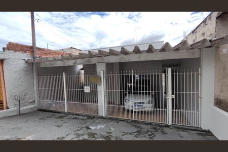 Casa para alugar com 105m², 2 quartos e 2 vagasFachada