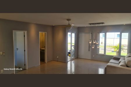 Casa de condomínio para alugar com 360m², 3 quartos e 2 vagas Casa de condomínio para alugar com 360m², 3 quartos e 2 vagasSala