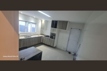Cozinha de casa de condomínio para alugar com 3 quartos, 360m² em Itaipuaçu, Maricá