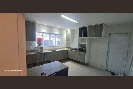 Cozinha de casa de condomínio para alugar com 3 quartos, 360m² em Itaipuaçu, Maricá