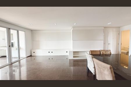 Sala de apartamento à venda com 3 quartos, 126m² em Santa Teresinha, São Paulo