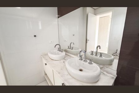 Apartamento à venda com 126m², 3 quartos e 2 vagasBanheiro da Suíte 3