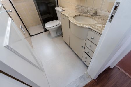 Apartamento para alugar com 64m², 3 quartos e 1 vaga Apartamento para alugar com 64m², 3 quartos e 1 vagaBanheiro do Corredor